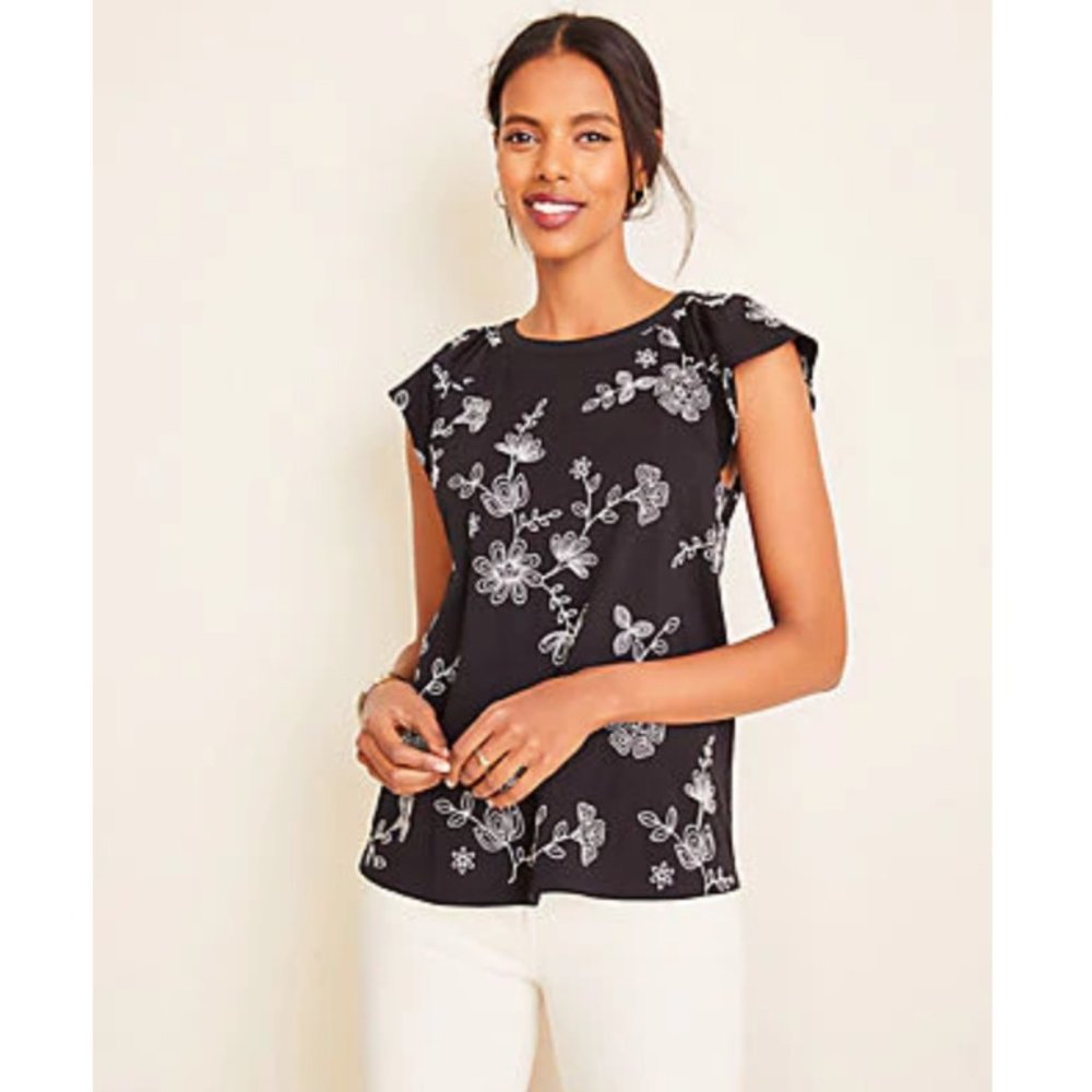 FLORAL EMBROIDERED PLEATED FLUTTER SLEEVE TOP